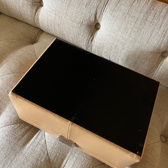 Red Envelope leatherette Jewelry Box in camel tan w ivory interior & Sil… - Picture 9 of 15